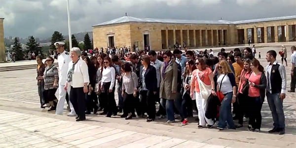 81 ilden gelen hemireler Antkabir'i ziyaret etti