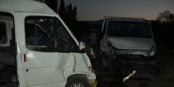 Trafik kazalar hz kesmedi: 1 l, 43 yaral