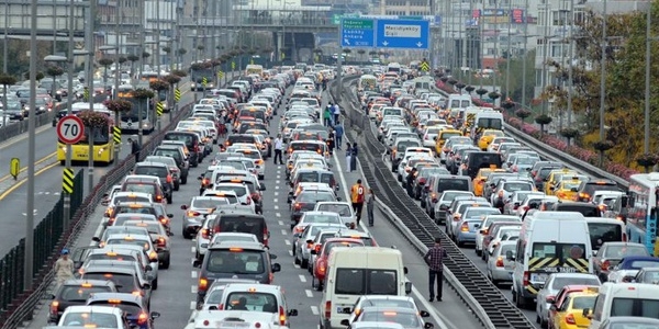 stanbul'da trafikte krmz alarm