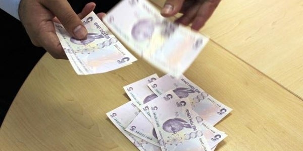 Bankada mevduat olana 140 lira masraf