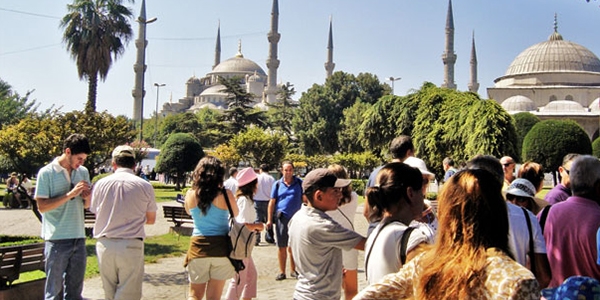 stanbul'a gelen turist says 10 milyonu at