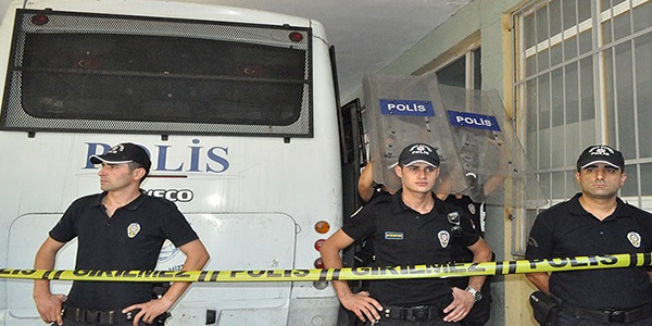 16 polis adliyeye sevk edildi