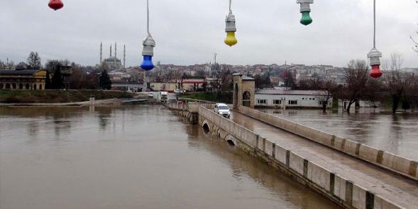 ki okul iki gn sreyle tatil edildi!