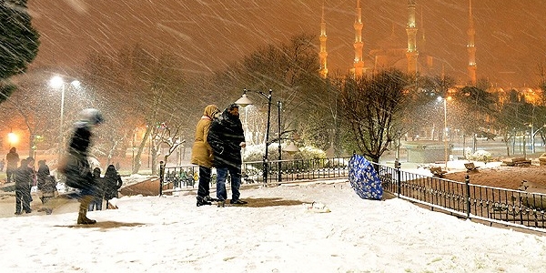 stanbul'a mevsimin ilk kar yad