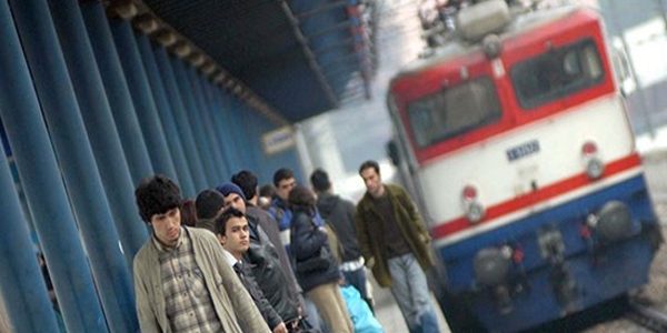 Arifiye-Pendik treni yeniden raylarda