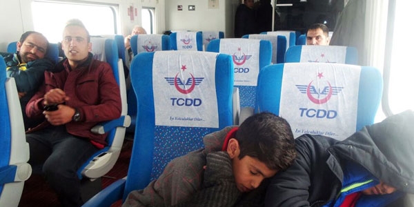 Yksek Hzl Tren'de 2 buuk saat mahsur kaldlar