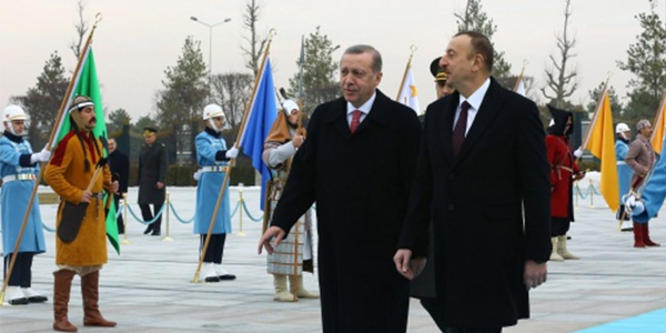 O askerlerle bu kez Aliyev'i karlad