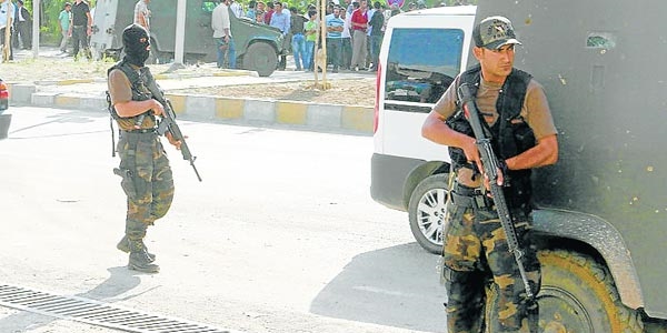 Elinde gaz bombas patlayan stemen yaraland