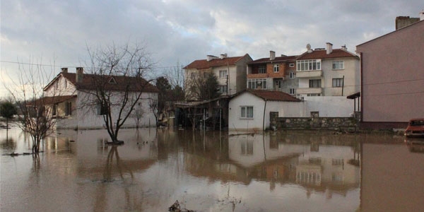 Edirne'de sel esareti devam ediyor