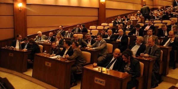 stanbul Bykehir Belediye Meclisi'nde adaylk istifalar