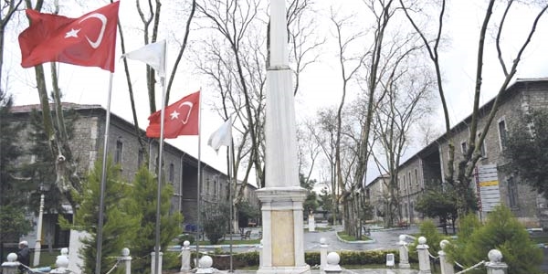 stanbul'a iki yeni  Darlaceze geliyor