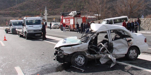 Gmhane'de trafik kazas: 3 l