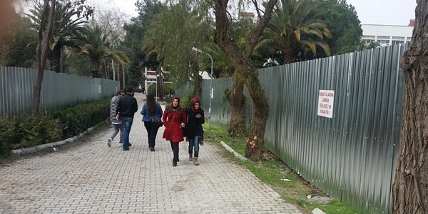 Ege niversitesi'nde levha gerginlii