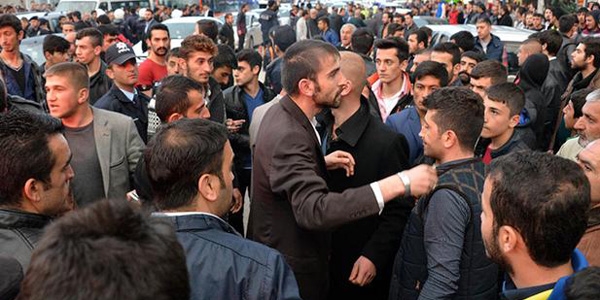 Erzurum'da HDP otobsne tal saldr