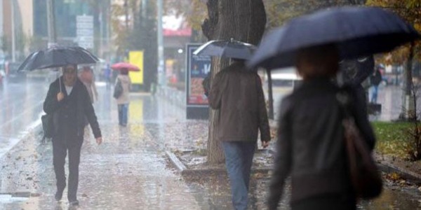 stanbul'a saanak yamur geliyor