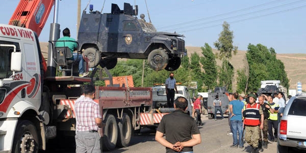 Polis arac kaza yapt: 4 yaral