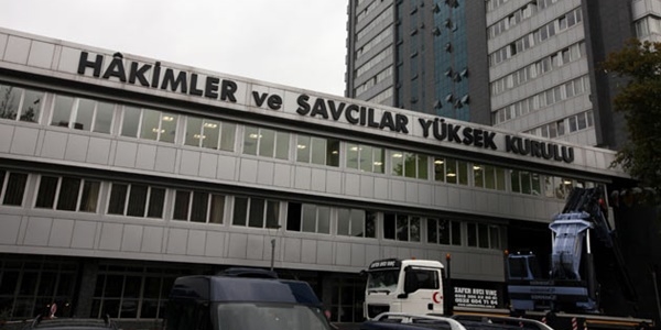 Mfettiler 'Kozmik Oda' savcsnn ifadesini alyor