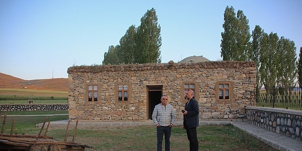 Trkiye enerjisine yn veriyor, elektriksiz evde tatil yapyor