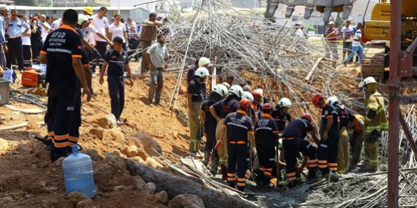 Enkaz altndan cesedi karlan ii says 3'e ykseldi