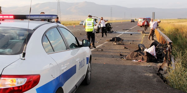 Erzurum'da trafik kazas: 2 l, 5 yaral