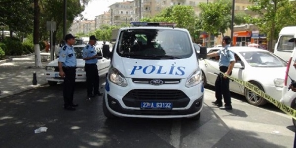 Polise maynl saldr: 2'si ar 4 yaral