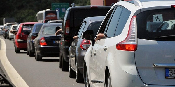 stanbul trafiine her gn bin yeni ara katlyor