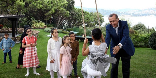 Cumhurbakan Erdoan Huber Kk'nde ocuklar arlad