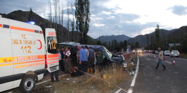 Erzurum'da trafik kazas: 3 l, 1 yaral