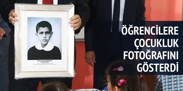 Erdoan nlkl fotorafn rencilere gsterdi