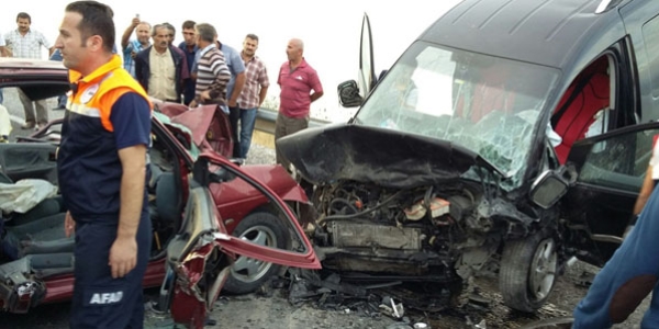 Van'da trafik kazas: 2 l, 3 yaral