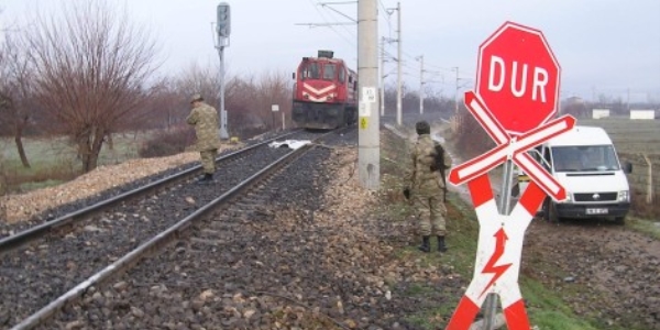 Silivri'de yk treni kamyona arpt: 1 yaral