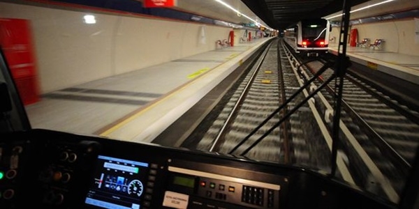 Ankara'da metronun altna atlayarak intihar etti