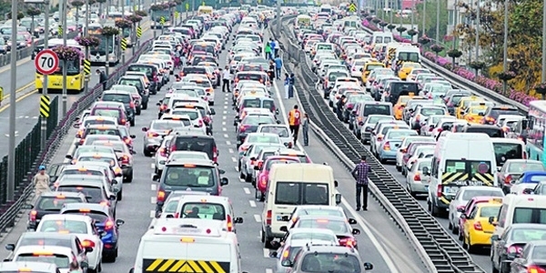 stanbul'da baz yollar trafie kapatlacak