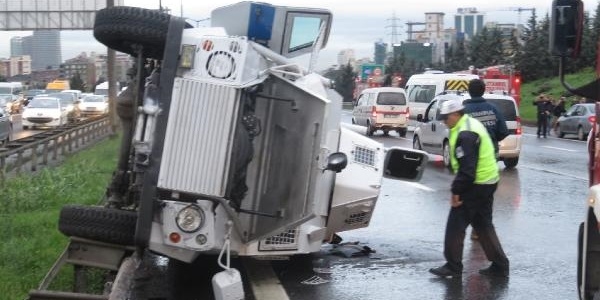 Zrhl polis arac kaza yapt: 2 yaral