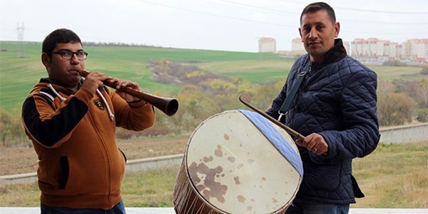 'Grlt yasa kalkt, davul ve zurnaclar bayram etti