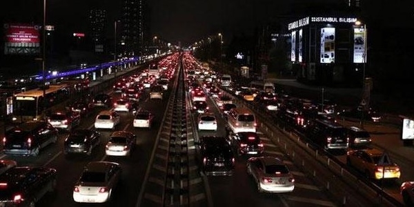 stanbul trafiinde cuma ilesi