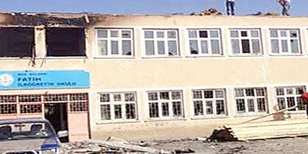 Terr saldrlarnda tahrip edilen okullar onarlyor