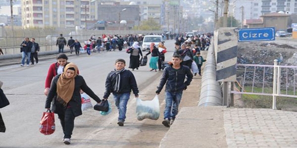 Vatandalar Cizre ve Silopi'yi terk ediyor