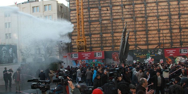 stanbul'daki izinsiz gsterilerde 25 gzalt