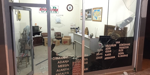 Diyarbakr'da zrhl polis aracna bombal saldr