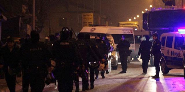 Erzurum'da iki aile arasnda kavga: 1 polis yaral, 10 gzalt