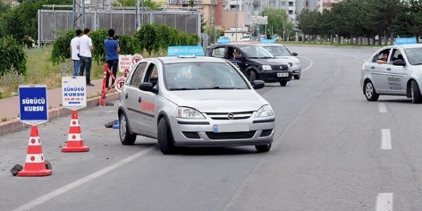 'Ehliyette yeni dnem trafik terrn azaltacak'