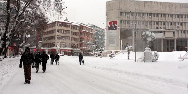 Zonguldak merkezde kar kalnl 1 metreye ulat