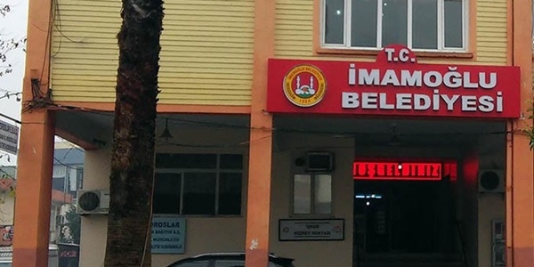 Adana'da, Belediye binasna silahl saldr