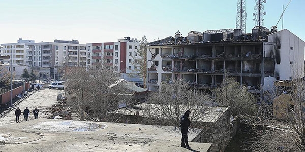 Diyarbakr'daki saldryla ilgili 2 kii tutukland