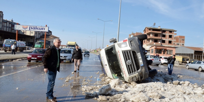 Samsun'da ambulans ile otomobil arpt: 2 yaral