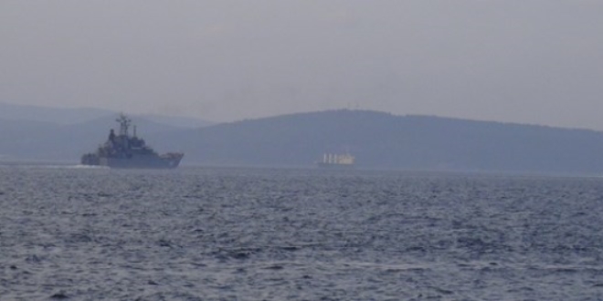 Rus askeri gemileri anakkale Boaz'ndan geti