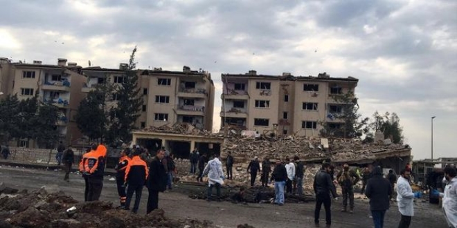 Nusaybin de saldr: 2 polis ehit, 14 yaral