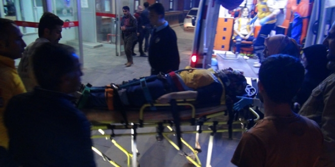 Ambulans kaza yapt, 3 salk grevlisi yaraland