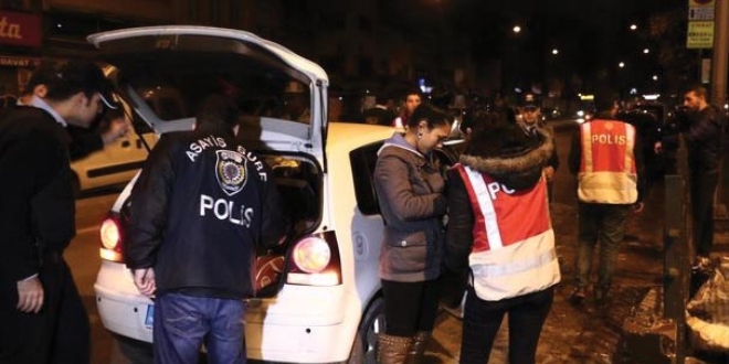 stanbul'da bin polisin katlmyla denetim yaplyor